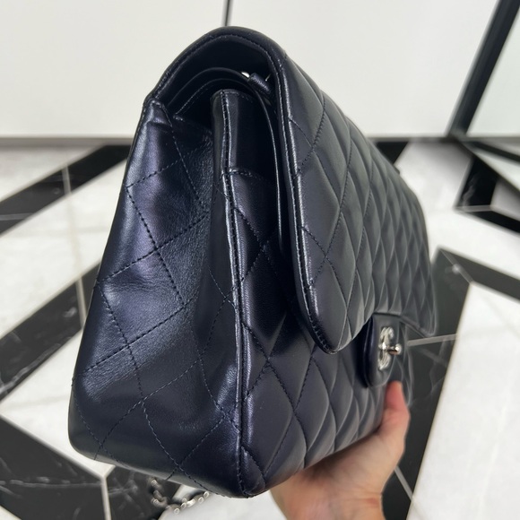 Chanel Jumbo Double Flap Bag in Iridescent Metallic Navy Blue - Picture 3 of 11